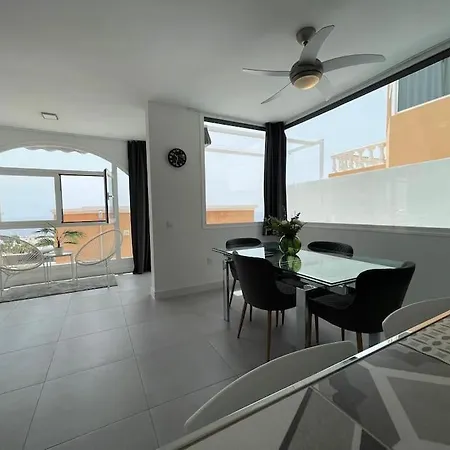 Sunset Terrace Ocean View 公寓 *
